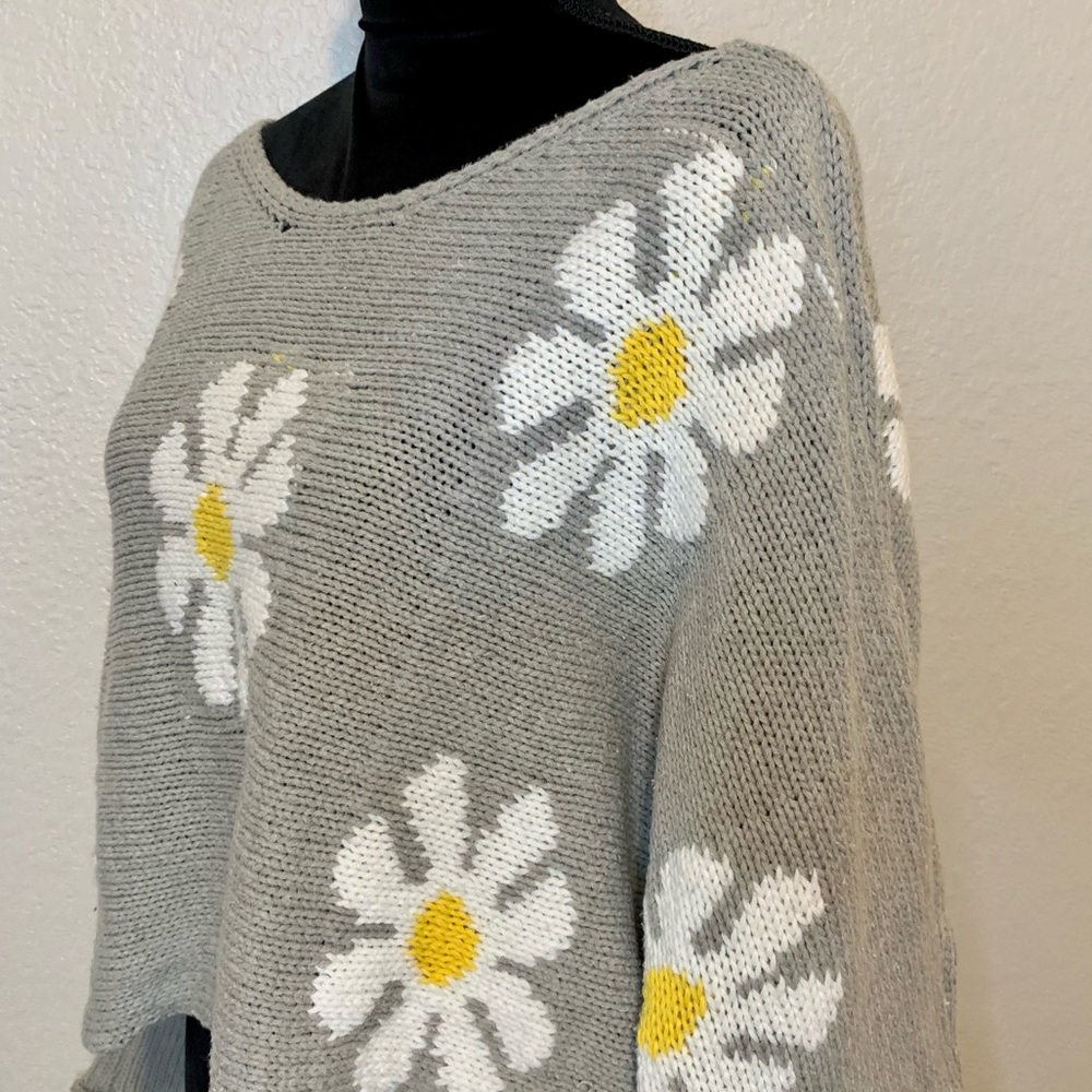 Storia Daisy Girl Cropped Sweater Bell Sleeves Gray White Yellow Size Medium - Picture 13 of 16